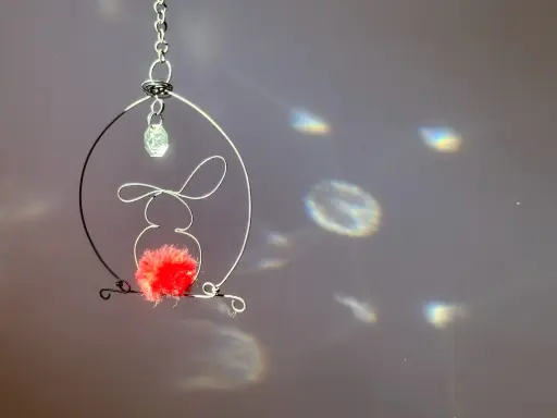 Le petit lapin suspendu 